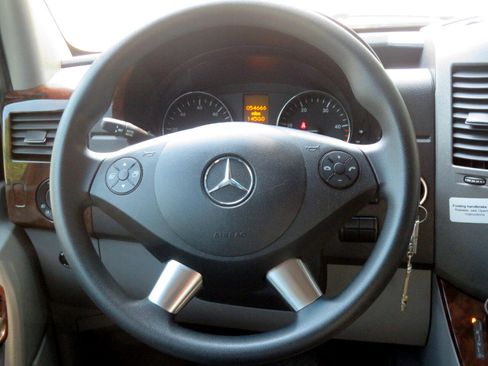 Used 2014 Mercedes-Benz Sprinter 3500 image 84