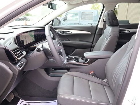 Used 2025 Buick Envision Avenir AWD/4WD image 22