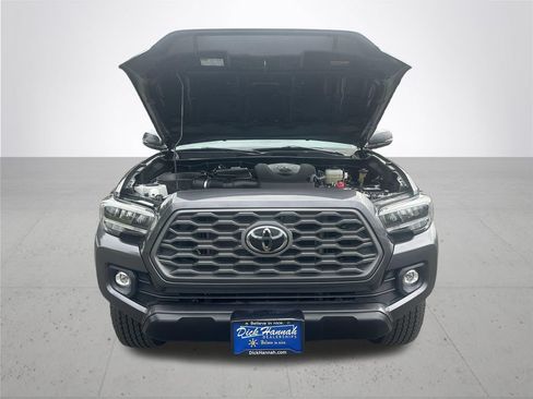 Certified 2022 Toyota Tacoma TRD Off-Road AWD/4WD image 5