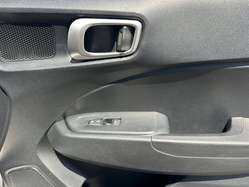 Used 2025 Hyundai Venue SEL FWD image 22