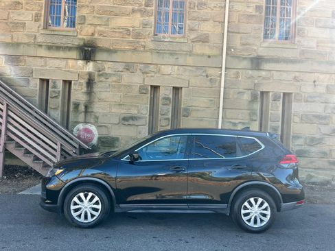 Used 2017 Nissan Rogue S FWD image 7