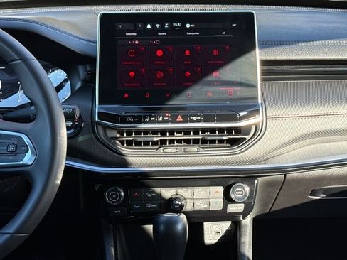 Used 2024 Jeep Compass Trailhawk image 14