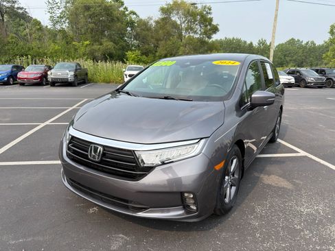 Used 2024 Honda Odyssey EX image 2