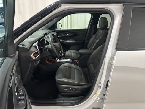 Used 2022 Chevrolet TrailBlazer RS w/ Sun and Liftgate Package image 7