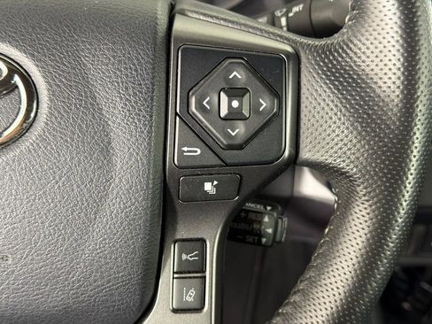 Used 2018 Toyota Tacoma TRD Sport image 26