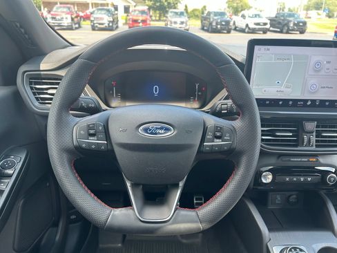 Used 2023 Ford Escape ST-Line w/ Tech Pack #1 AWD/4WD image 13