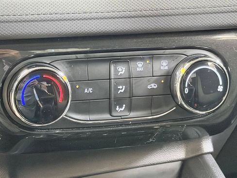 Used 2025 Chevrolet TrailBlazer LT AWD/4WD image 45