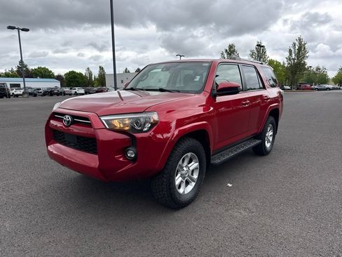 Used 2022 Toyota 4Runner SR5 AWD/4WD image 3