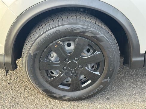 Used 2019 Nissan Rogue Sport S image 10