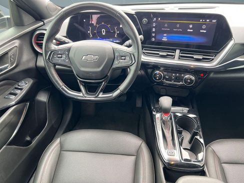 Certified 2025 Chevrolet Trax RS w/ Sunroof Package image 28