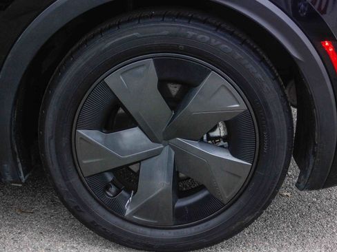 Used 2024 Toyota Prius LE image 11