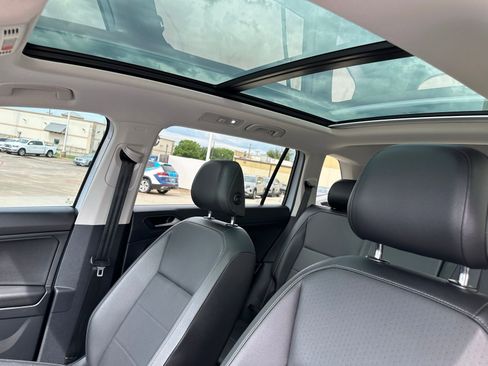 Used 2019 Volkswagen Tiguan SEL FWD image 10