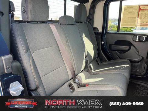 Used 2025 Jeep Gladiator Sport image 22