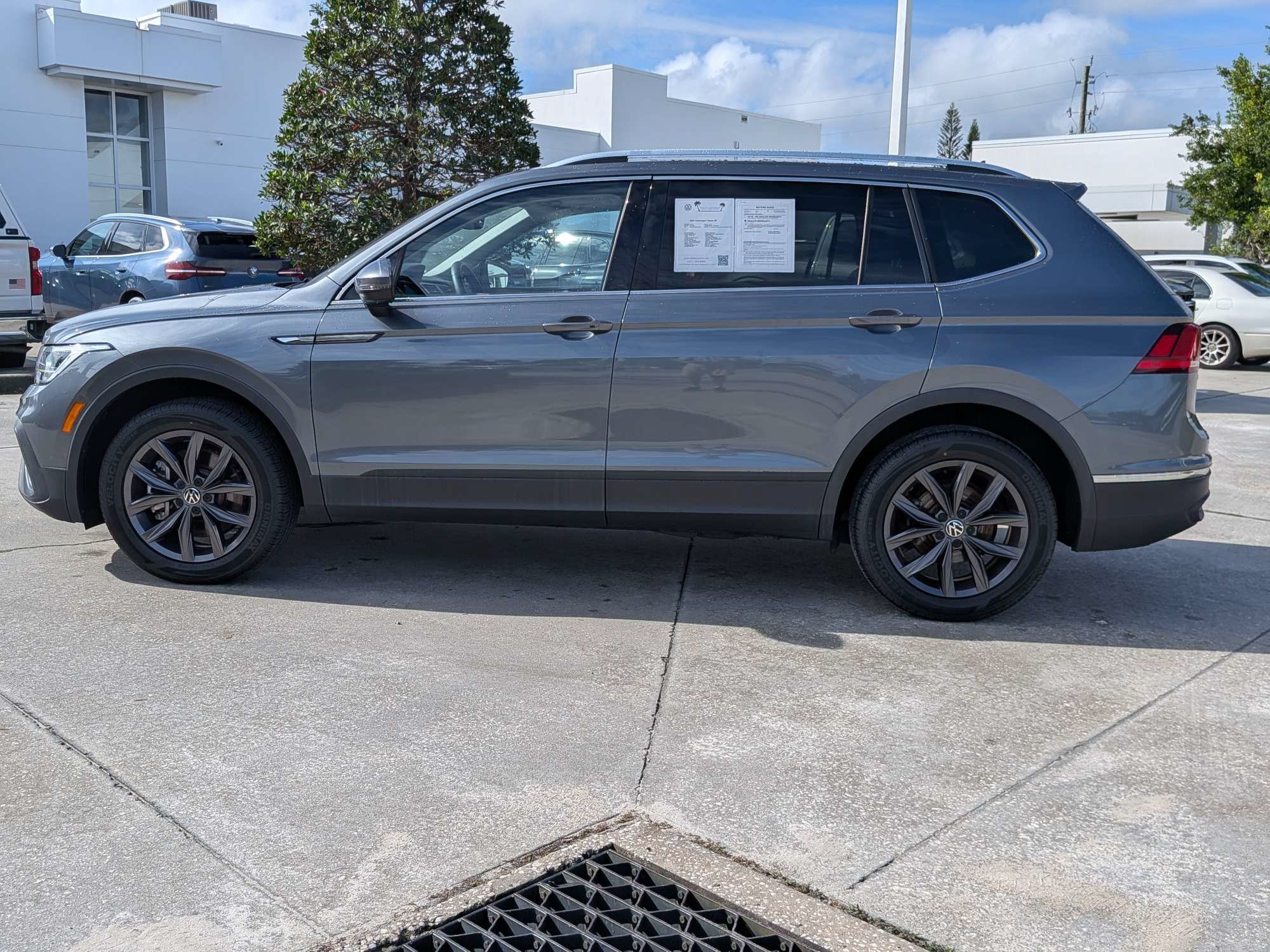 Used 2022 Volkswagen Tiguan SE FWD image 6