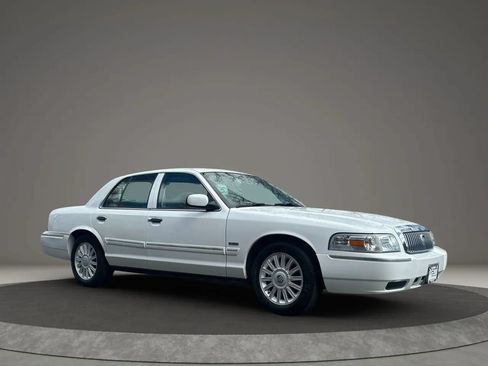 Used 2009 Mercury Grand Marquis LS RWD image 2