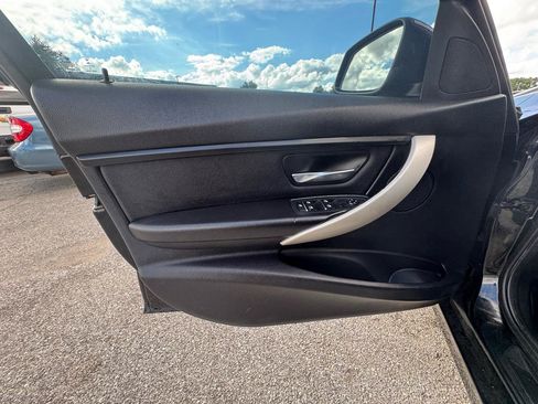 Used 2016 BMW 320i Sedan RWD image 14