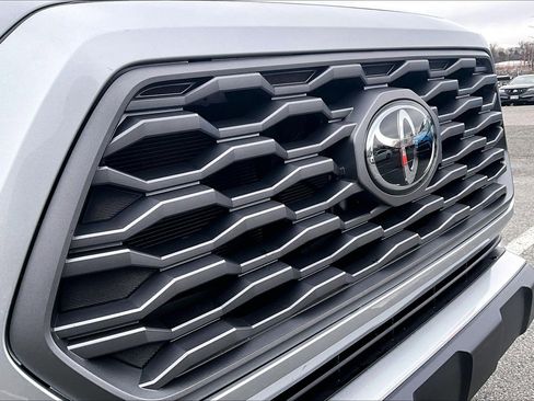 Used 2023 Toyota Tacoma TRD Off-Road image 27