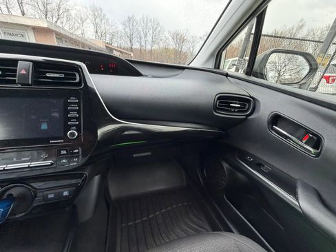 Used 2022 Toyota Prius LE image 24