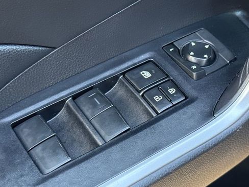 Used 2020 Toyota RAV4 LE FWD image 20