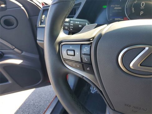 Used 2024 Lexus ES 300h w/ Premium Package image 16