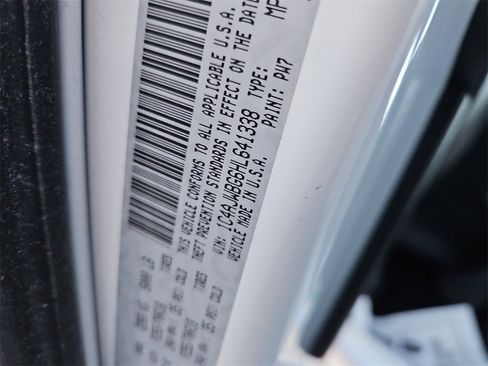 Used 2017 Jeep Wrangler Sahara w/ Connectivity Group image 14