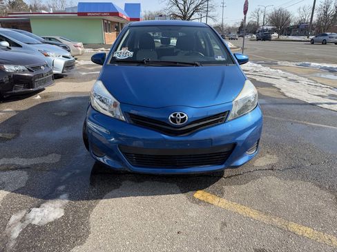 Used 2012 Toyota Yaris LE image 9