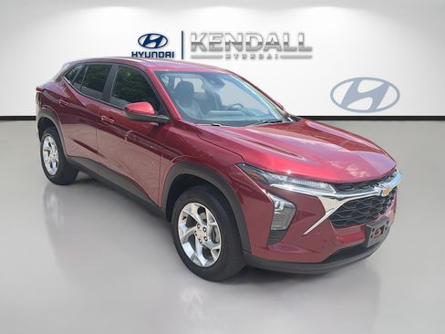 Used 2022 Volkswagen Taos S FWD image 1