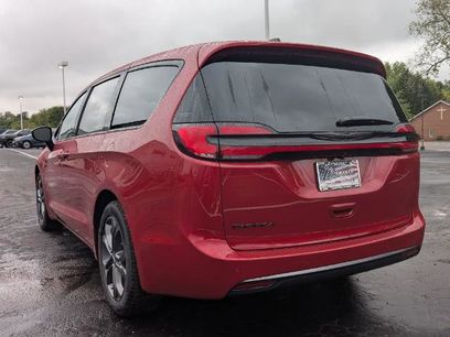 New 2026 Chrysler Pacifica Select