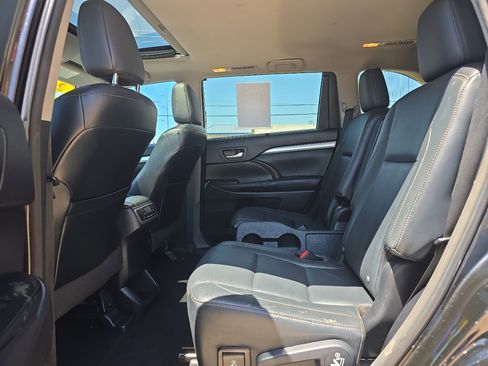 Used 2015 Toyota Highlander XLE image 23