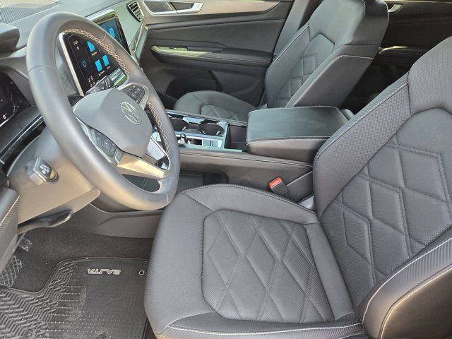 Used 2024 Volkswagen Atlas Cross Sport SE FWD image 12
