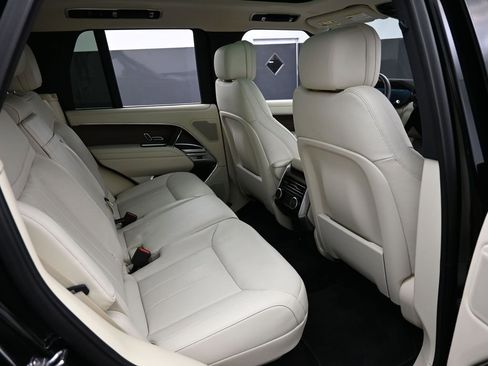 Used 2025 Land Rover Range Rover SE AWD/4WD image 28