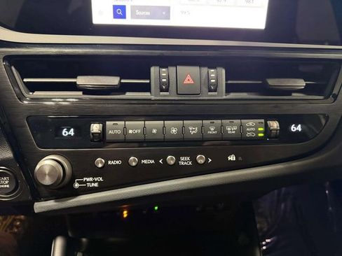Used 2025 Lexus ES 350 w/ Premium Package image 24