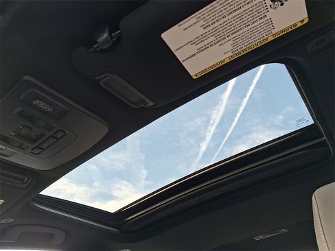 Used 2025 Toyota Camry SE image 15