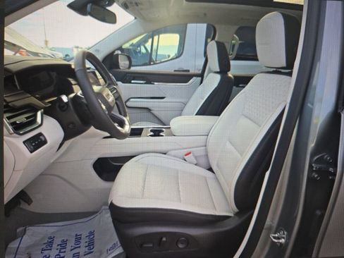 Used 2024 GMC Acadia Denali image 5