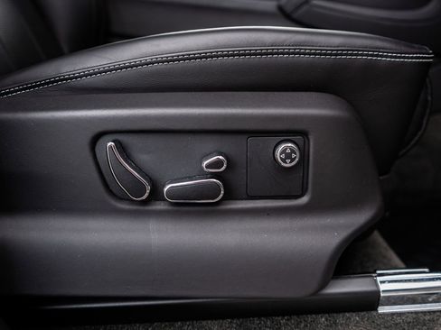 Used 2022 Bentley Bentayga image 43