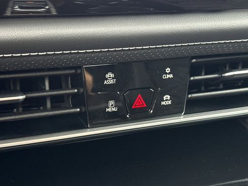 New 2026 Volkswagen Atlas Cross Sport SE image 18