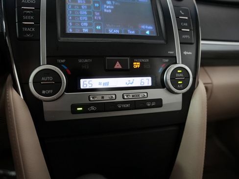 Used 2012 Toyota Camry XLE w/ Leather Pkg FWD image 27