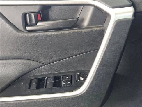 Used 2021 Toyota RAV4 LE image 6