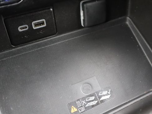 Used 2024 GMC Yukon SLT RWD image 32