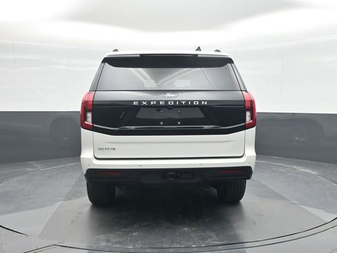 New 2026 Ford Expedition Active image 17