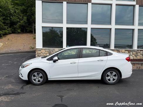 Used 2017 Chevrolet Cruze LS FWD image 11