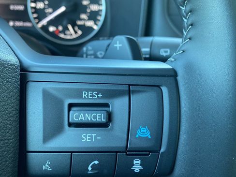 Certified 2025 Nissan Rogue SV image 36