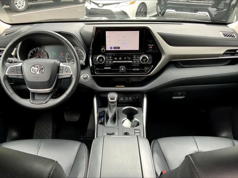 Certified 2023 Toyota Highlander XLE image 14