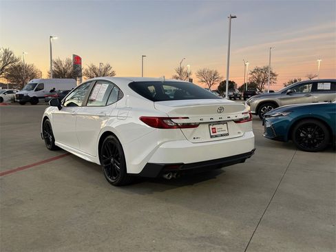 Certified 2025 Toyota Camry SE image 5