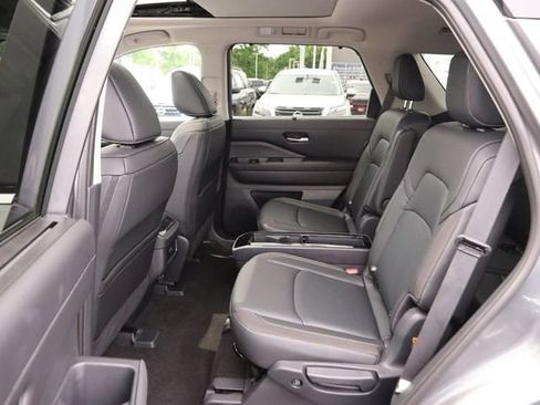 Certified 2025 Nissan Pathfinder SL w/ SL Premium Package FWD image 11