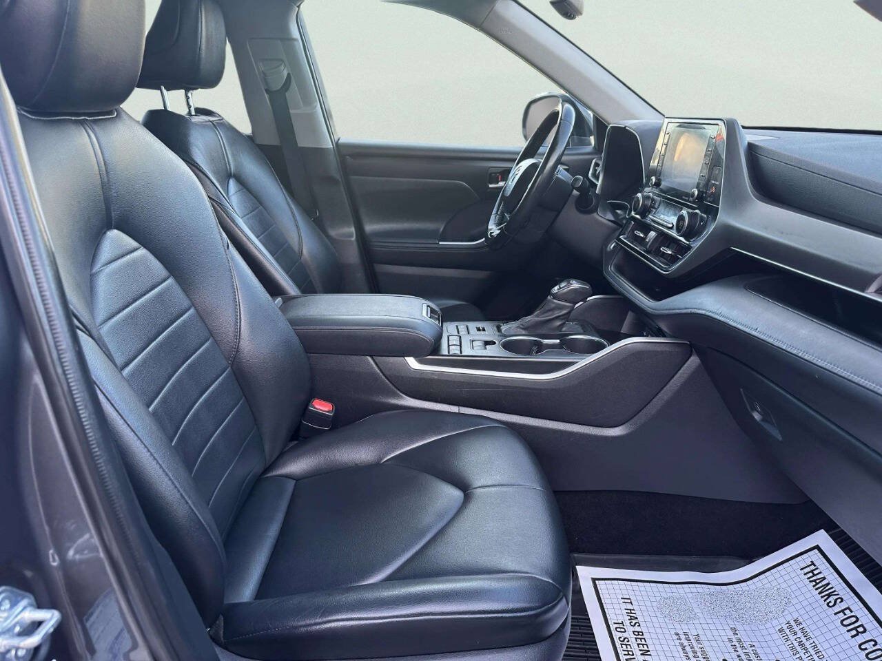 Used 2021 Toyota Highlander XLE AWD/4WD image 25