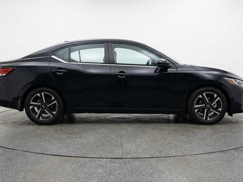 Used 2025 Nissan Sentra SV FWD image 11