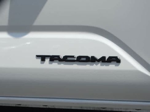 Used 2025 Toyota Tacoma TRD Sport AWD/4WD image 9