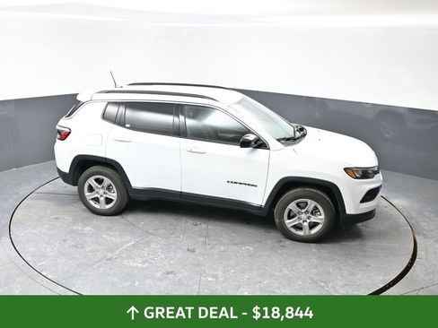 Used 2024 Jeep Compass Latitude image 44