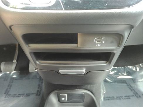 Used 2026 Chrysler Pacifica Select FWD image 48